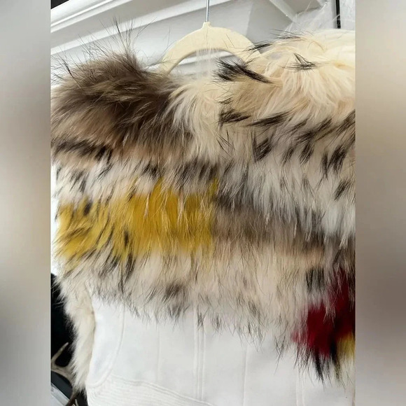 BCBG Runway Vest Fur Size S-M - Picture 6 of 11